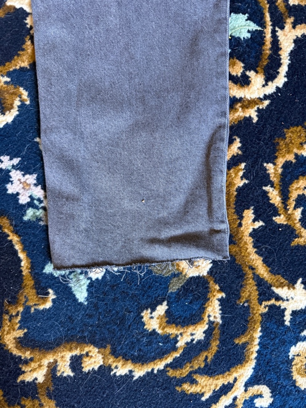 Old Navy Slouchy Straight frayed hem jeans. NWT.‎ Retail 49.99 - Picture 8 of 10